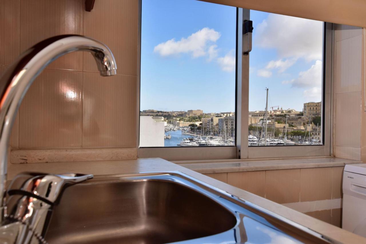 2 Bedroom, Bright & Central Top Floor Apartment - 5 Msida Exterior photo